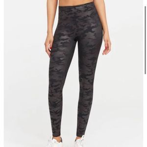 Spanx Women's Look at Me Now Seamless Shapewear Leggings Black Camo Size S